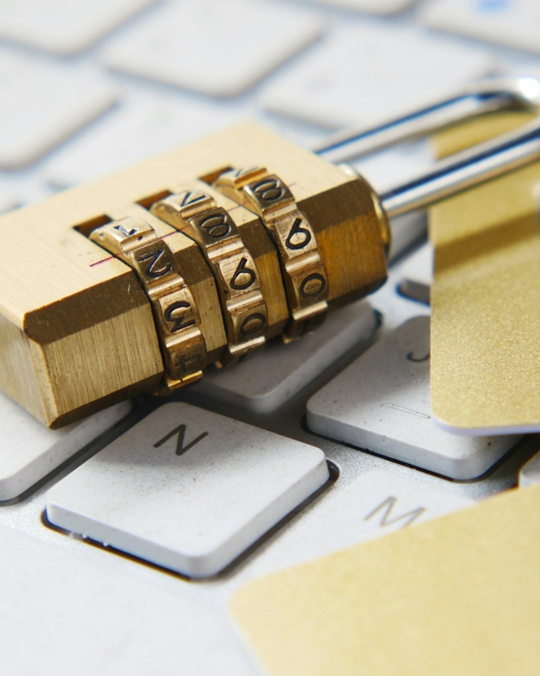 Passkeys : c’est quoi — et comment basculer sans te faire lock-out